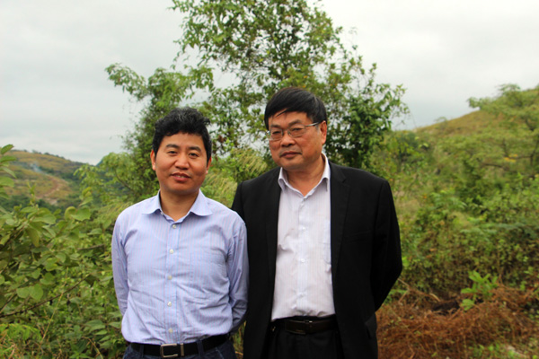 左：：：周金星教授，，右：：：王勇坚教授